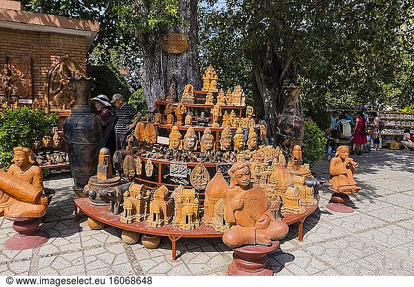Religiöse Gegenstände zum Verkauf  Thap Po Nagar  Po Nagar Türme  Bezirk Vinh Tho  Nha Trang  Vietnam  Asien.