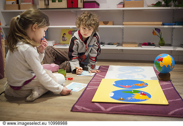 Reportage in a bilingual Montessori school in Haute-Savoie  France  which caters for children from 2 to 6 years old. The 2-6-year olds are all in the same class to encourage socialisation : the older ones look after the younger ones  which boosts self-confidence in the older ones and increases motivation to work in the younger ones. Montessori education psychology used in the school aims to develop the autonomy  desire and curiosity of the child. “Every useless help given to the child becomes an obstacle to its development said Maria Montessori. The children have specific materials available  each can choose the exercise they wish to carry out. In this exercise  the children learn how to recognise the various continents on the globe.