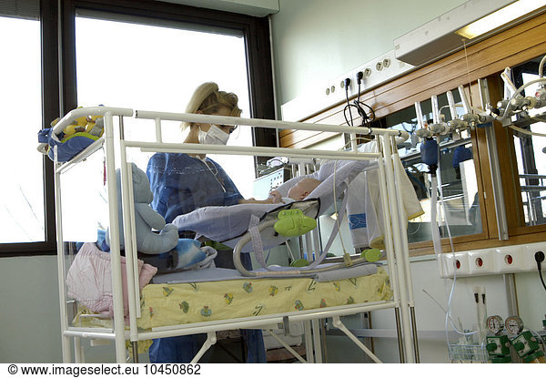 reportage-in-the-neonatal-unit-of-robert-debre-hospital-in-paris-reportage-in-the-neonatal-unit