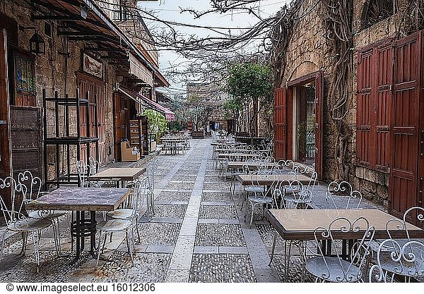 Restaurant auf einem alten Souk im historischen Viertel von Byblos  der größten Stadt im Gouvernement Mount Lebanon im Libanon.