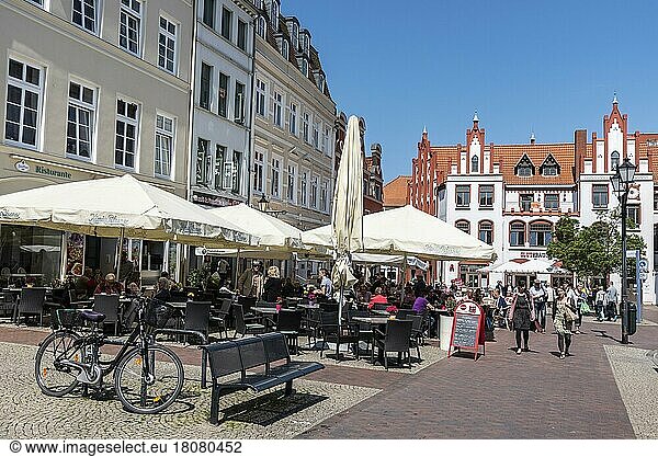 Restaurants  Market Square  Wismar  Mecklenburg-Western Pomerania  Germany  Europe
