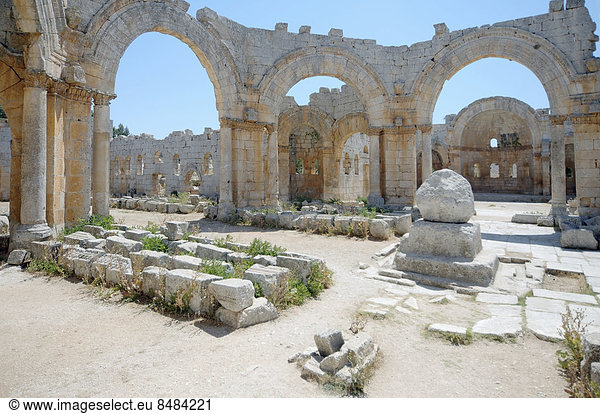 Reste der S‰ule des Heiligen Simeon Stylites  Kloster Qal?at Sim?an oder Kirche des Heiligen Simeon Stylites  bei Aleppo  Syrien