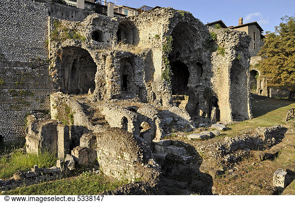 Reste des antiken Tempel-Heiligtums der Göttin Fortuna  Tempio della Fortuna Primigenia  Area Sacra  Palestrina  Latium  Italien  Europa