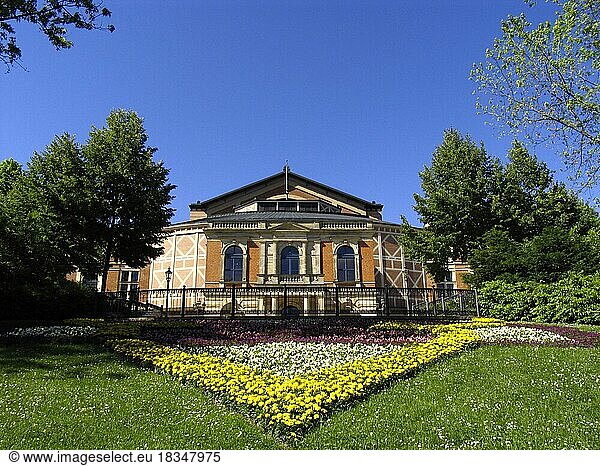 Richard-Wagner-Festspielhaus  auch Bayreuther Festspielhaus genannt  ist ein Festspielhaus auf dem Grünen Hügel in Bayreuth  Oberfranken  Bayern  Deutschland  Bayreuth Festspielhaus or Bayreuth Festival Theatre  an opera house north of Bayreuth  Frankonia  Bavaria  Germany (Aufnahmedatum nicht bekannt)  Europa