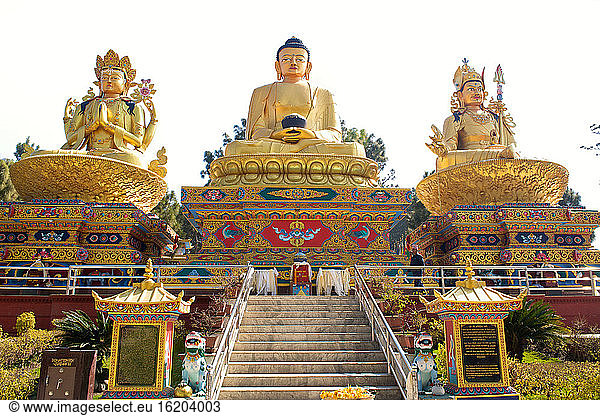 Riesige Statuen von Buddha und Gottheiten  Buddha Park  Kathmandu  Nepal