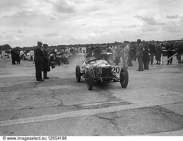 Riley 9 Brooklands beim LCC-Staffel-GP  Brooklands  25. Juli 1931. Künstler: Bill Brunell.