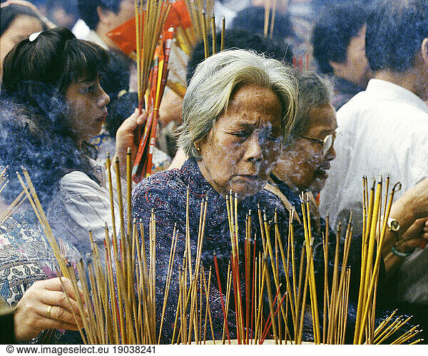 rituals in Won tai Sin temple