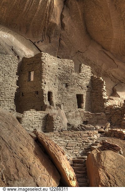 River House Ruin  Ancestral Puebloan Cliff Dwelling  900-1300 AD  Shash Jaa National Monument  Utah  USA.