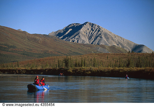 River Rafter auf Wind River ANWR Alaska AR Sommer