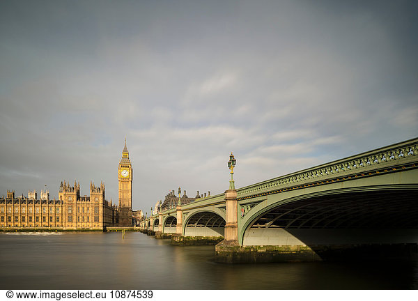 River Thames  Westminster Bridge and Palace of Westminster  London  UK