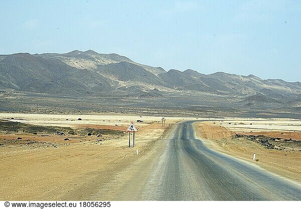 Road C34 near Cape Cross  Dorob National Park  Republic of Namibia