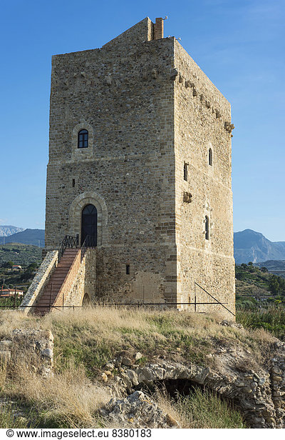 Roccella-Turm aus dem 14. Jahrhundert  Campofelice di Roccella  Sizilien  Italien