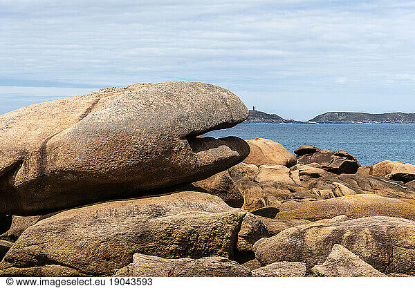 Rock formations in Pink Granite Coast