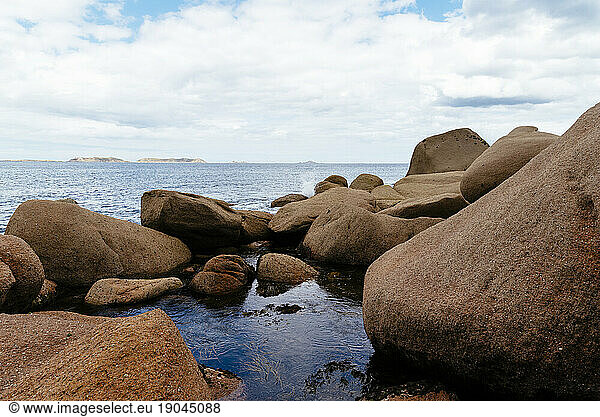 Rock formations in Pink Granite Coast