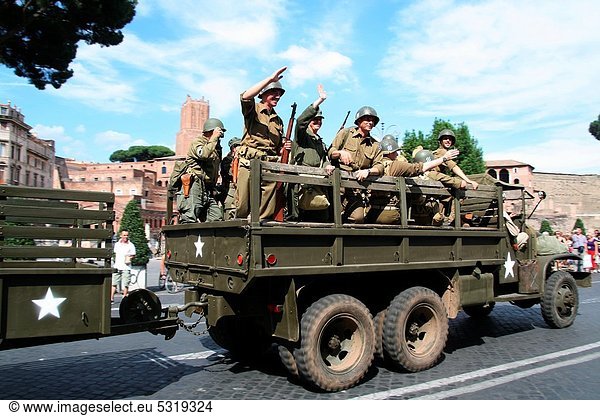 Rom  Hauptstadt  Freiheit  Vereinigte Staaten von Amerika  USA  Unabhängigkeitstag  2  Heer  Italien  Juni  Parade