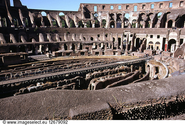 Rom  im Inneren des Kolosseums  römischer Zirkus aus dem Jahr 72 n. Chr.