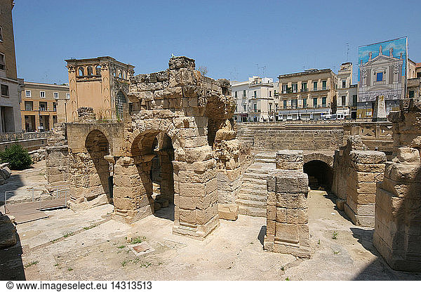Roman Amphitheatre near Sant´Oronzo square  Lecce  Salentine Peninsula  Apulia  Italy