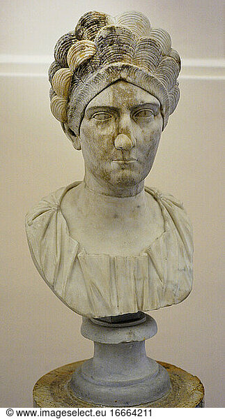 Roman woman. Unidentified portrait. Trajanic period (AD 98-117). National Archaeological Museum. Naples. Italy.