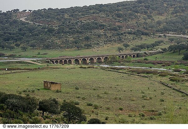 Romanische Brücke über den Rio Almonte  bei Trujillo