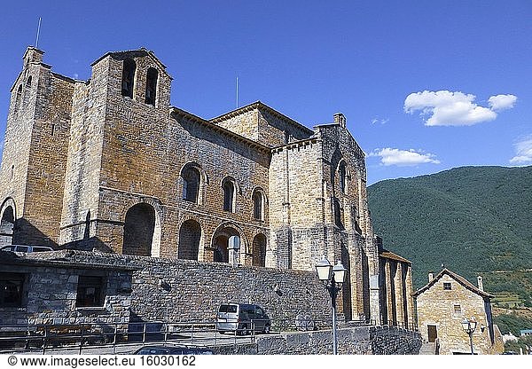 Romanische Kirche im Dorf Siresa in Huesca Aragonien Spanien.