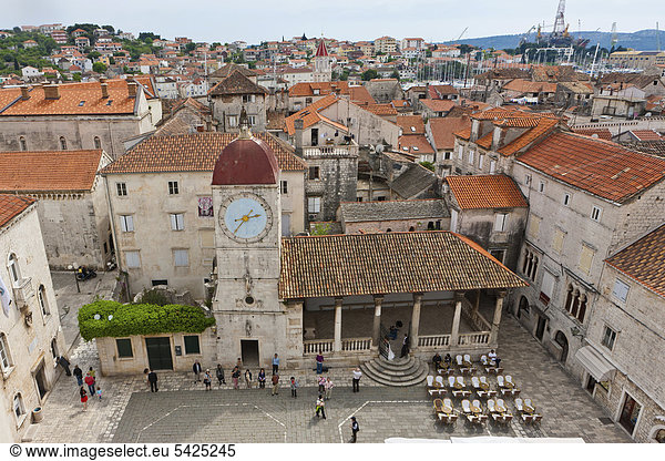 Romanische Kirche Johannes des Täufers Kathedralplatz Altstadt UNESCO Weltkulturerbe Trogir Region Split Mitteldalmatien Dalmatien Adriaküste Kroatien Europa ÖffentlicherGrund