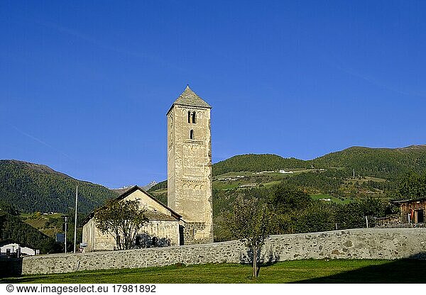 Romanische Kirche St. Benedikt  Mals  Vinschgau  Südtirol  Italien  Europa