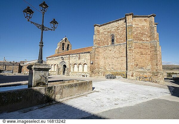 Romanische Landkirche San Andr?s Ap?stol aus dem 13. Jahrhundert  Romanillos de Atienza  Provinz Guadalajara  Spanien.