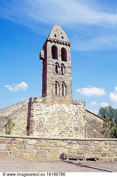 Romanischer Kirchturm der Kirche. Mombuey  Provinz Zamora  Kastilien-León  Spanien.