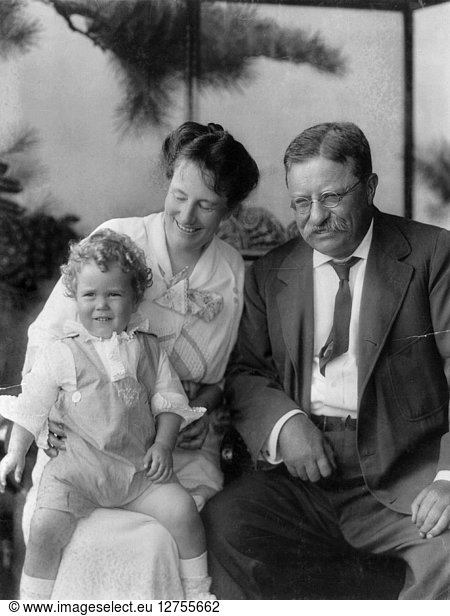 ROOSEVELT FAMILY  1915. Theodore Roosevelt and his wife  Edith  with their grandson  Richard Derby Jr. Photograph  1915.