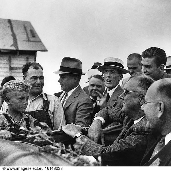Roosevelt visits Farmer / Photo/ 1936