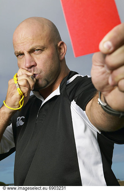 rote Karte Karten halten Schiedsrichter