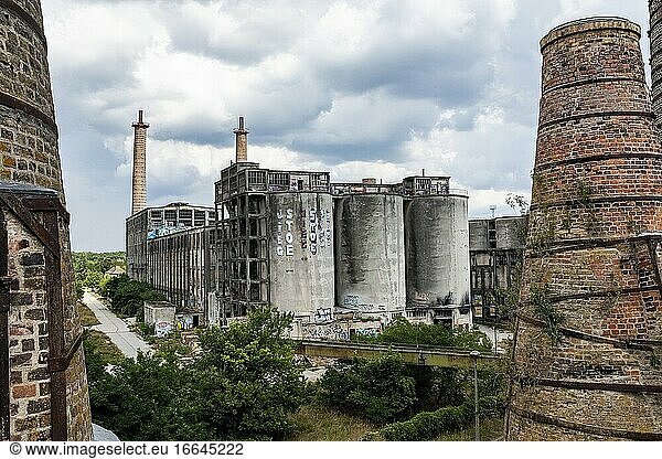 Ruderdsdorf  Deutschland. Vor den Toren Berlins wurde eine Stein- und Rohstoffverarbeitungsfabrik aus dem 19. Jahrhundert in ein Museum umgewandelt  das 150 Jahre alte Industrietechnik zeigt.