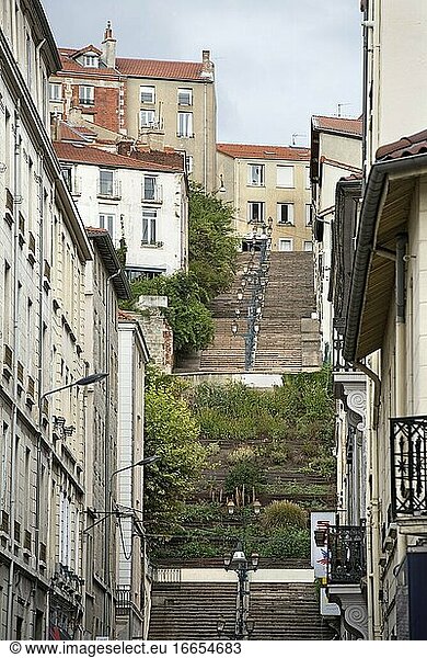 Rue en escalier du Cret du Roc  Saint-Etienne  Département de la Loire  Region Auvergne-Rhone-Alpes  Frankreich  Europa/Seite des Cret du Roc  Saint-Etienne  Departement Loire  Region Auvergne-Rhone-Alpes  Frankreich  Europa.