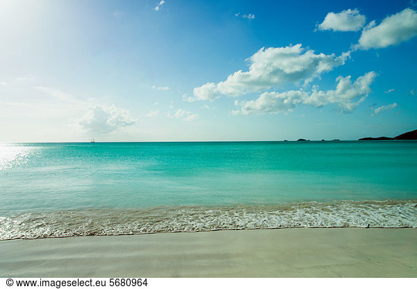 Ruhige Szene von Strand und Meer  Antigua