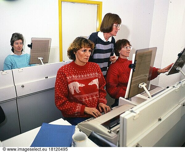 Ruhr area. Further training for office workers ca. 1989