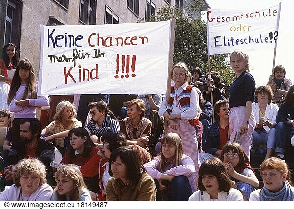 Ruhrgebiet. Eltern einer Gesamtschule demonstrieren. 1981