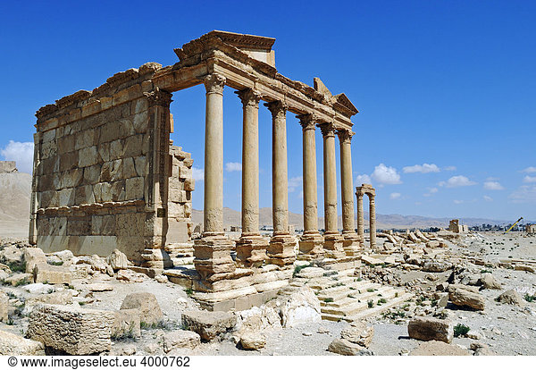 Ruine des Perystil  Grabtempel in der Ausgrabungsstätte Palmyra  Tadmur  Syrien  Asien