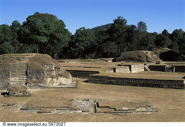 Ruinen der Cakchiquel  Maya Hauptstadt  Iximche  Guatemala  Zentralamerika