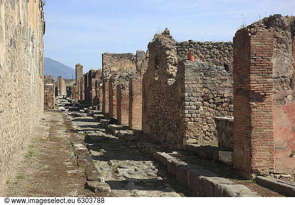 Ruinen der Via dell' Abbondanza  Straße des Überflusses  Pompeji  Kampanien  Italien  Europa