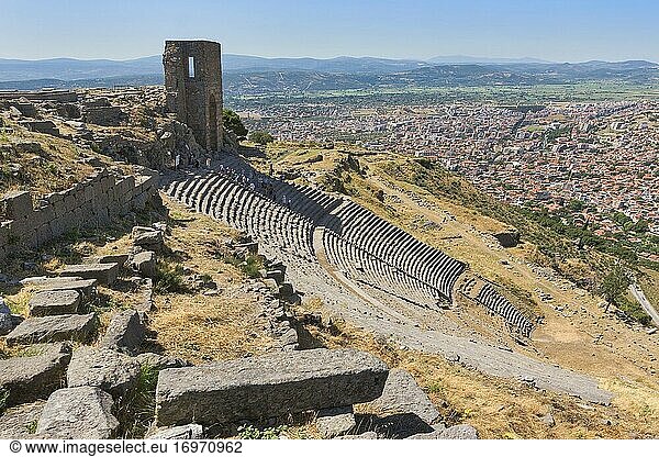 Ruinen des antiken Pergamum oberhalb von Bergama  Provinz Izmir  Türkei. Das Theater. Auch bekannt als Pergamon oder Pergamos. Die Ruinen gehören zum UNESCO-Weltkulturerbe.