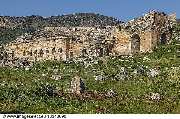 Ruinen des antiken Theaters Hieropolis  bei Pamukkale  Denizli  Westtürkei  Türkei  Asien