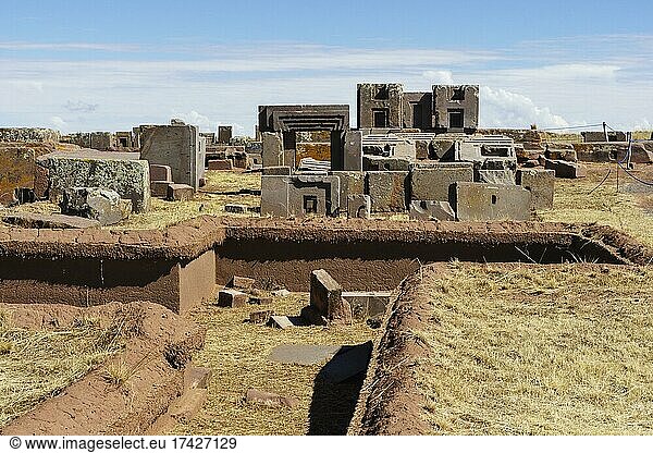 Ruinen des Pumapunku,  Ruinenanlage der Prä-Inka-Zeit von Tiwanaku,  auch Tiahuanaco,  Unesco Weltkulturerbe,  Departement La Paz,  Bolivien,  Südamerika