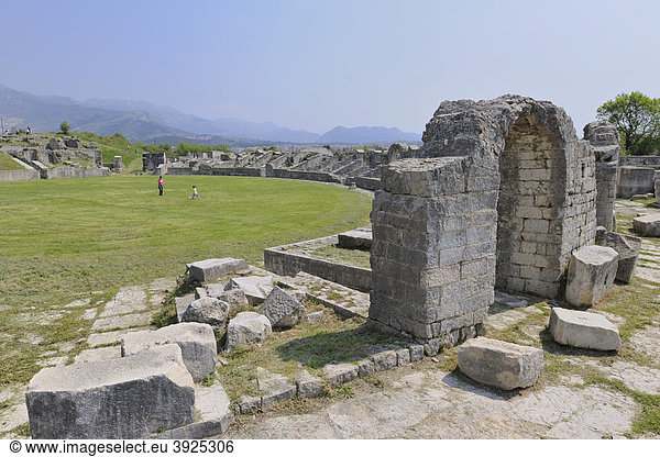 Ruinen des römischen Amphitheaters in Salona bei Split Kroatien Europa