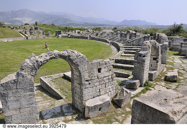 Ruinen des römischen Amphitheaters in Salona bei Split  Kroatien  Europa