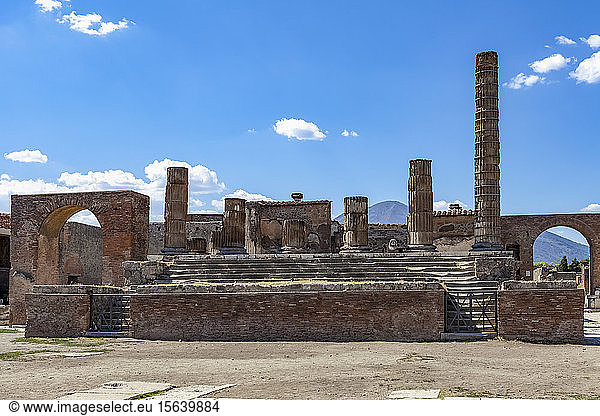 Ruinen des römischen Apollo-Tempels; Pompeji  Provinz Neapel  Kampanien  Italien