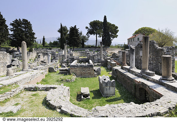 Ruinen einer frühchristlichen Basilika in Salona bei Split  Kroatien  Europa