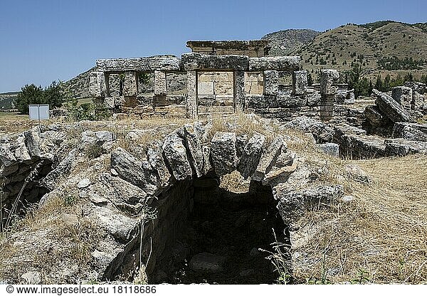 Ruinen in der nördlichen Nekropole von Hierapoli  Denizli  Türkei. Hierapolis war eine antike griechisch-römische Stadt in Phrygien