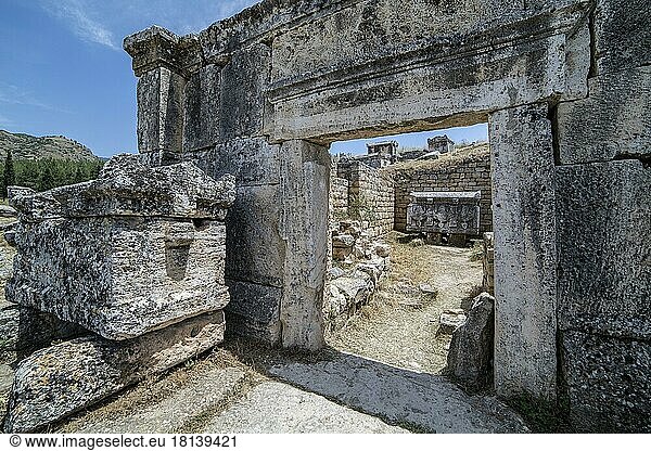 Ruinen in der nördlichen Nekropole von Hierapoli  Denizli  Türkei. Hierapolis war eine antike griechisch-römische Stadt in Phrygien