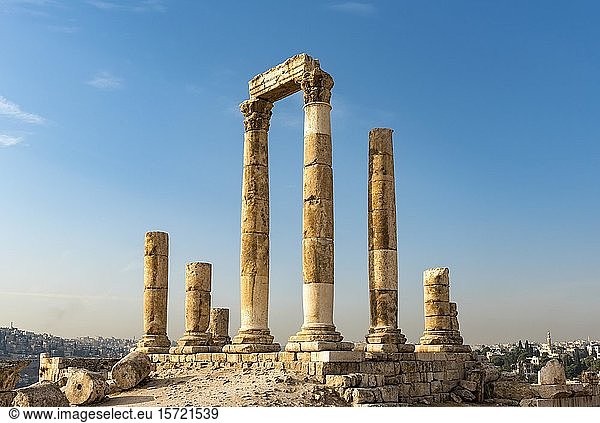 Ruinen  Säulen  Herkules-Tempel  Zitadelle von Amman  Amman  Jordanien  Asien