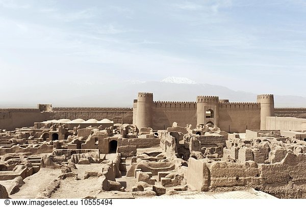 Ruinen  Türme und Mauern der Festung  Zitadelle Arg-e Rayen  Provinz Kerman  Iran
